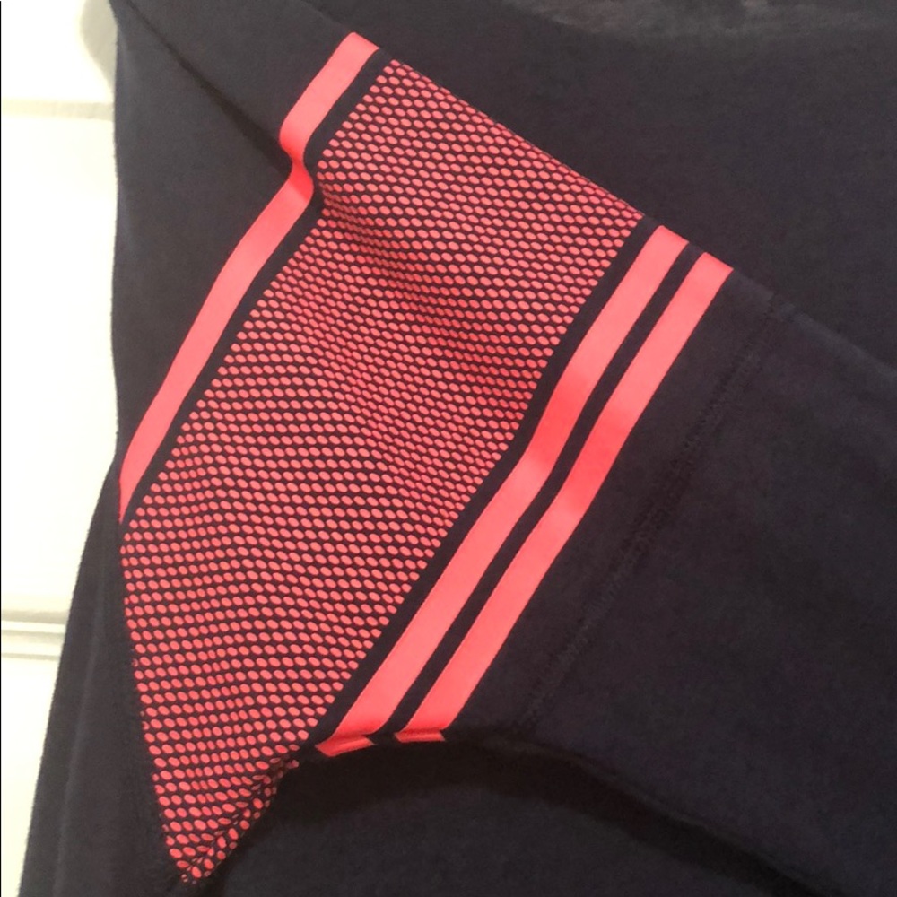 Women’s Under Armour HeatGear lightweight long sleeve, Size S - Picture 3 of 5